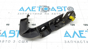 The left front bumper mount of the Audi A5 F5 17-25 is broken.
