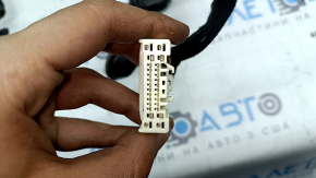 The left tailgate wiring harness for a Hyundai Santa Fe 2024-2026 has a broken connector.