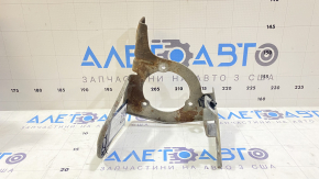 The air pump bracket for a VW Tiguan 18-24 is rusty.