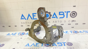 The air pump bracket for a VW Tiguan 18-24 is rusty.