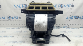 The bare heater housing of the Hyundai Santa Fe 24-26 air conditioner is broken.