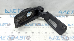 The fuel filler flap housing of the Audi A5 F5 18-25 5D has a torn seal.