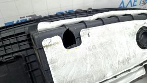 The trunk tray of the Hyundai Santa Fe 24-26 is cracked, the lid is dented.