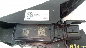 The gas pedal cap on a Kia Sportage 23-25 is dented.