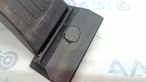 The gas pedal cap on a Kia Sportage 23-25 is dented.