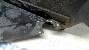 The front right fender liner of the Audi A5 F5 18-25 has a broken mount.