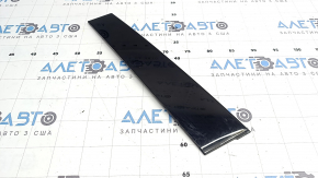Toyota Highlander 20-26 front right side door trim scratches