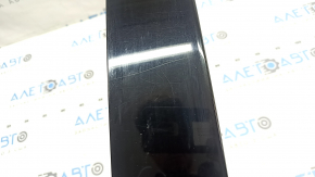 Toyota Highlander 20-26 front right side door trim scratches