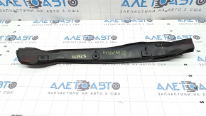 The right door-wing seal of the Lexus UX 19-26 is dented.