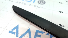 The right windshield molding of a Lexus UX 19-26 has a torn seal.