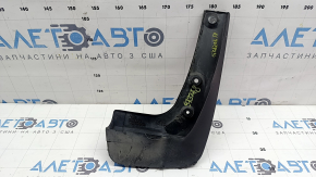 The front right mudguard of a Toyota Highlander 20-26 is worn out.