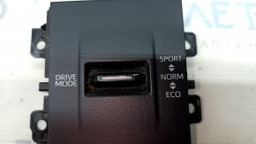 The Toyota Highlander 20-22 drive mode switch button is worn out.