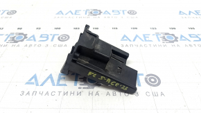Lower left radiator grill bracket for Kia Sportage 23-25 X-Line, X-Pro, on the grille