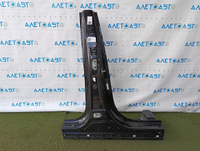 The central right body pillar of the Kia Sportage 23-26 HEV was sawed off.