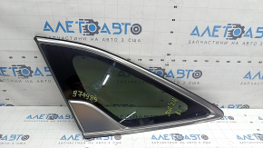 Rear left window, blind glass, Kia Sorento 21-26, tinted with chrome molding, scratches on chrome