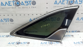 Kia Sorento 21-26 rear right window, tinted with chrome molding, scratches on the chrome