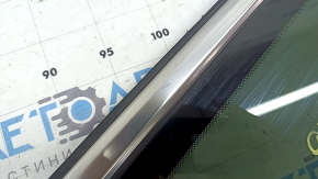 Kia Sorento 21-26 rear right window, tinted with chrome molding, scratches on the chrome
