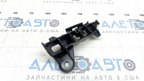 The rear bumper mount, bumper-light, right, Toyota Camry v70 18-24, is broken.