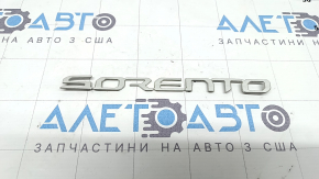 The SORENTO emblem on the Kia Sorento 23-25 trunk door