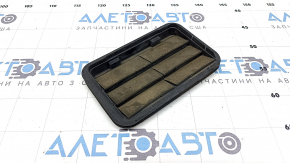 The left ventilation shield of the Lincoln MKZ 13-20 has dried out the seal.
