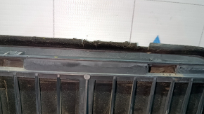 The left ventilation shield of the Lincoln MKZ 13-20 has dried out the seal.