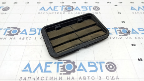 The right ventilation shield of the Lincoln MKZ 13-20 has dried out the seal.