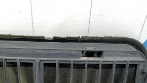 The right ventilation shield of the Lincoln MKZ 13-20 has dried out the seal.