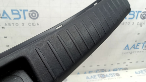 Kia Sorento 21-26 HEV, PHEV trunk opening trim, black, scratches, broken fasteners