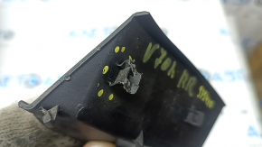 The right headlight cover on a Toyota Camry V70 18-20 has a broken mount.