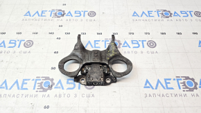 The clutch fork of the automatic transmission 1-3-5 Ford Focus mk3 11-18 2.0 is rusty and needs restoration.