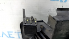 Left radiator deflector for Toyota Rav4 19-25 hybrid, broken mount