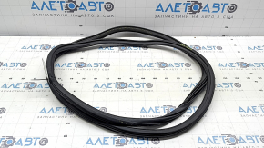 The front right door seal for the Audi Q7 16-26 is worn out.