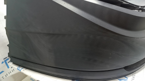 The rear bumper is bare, the lower part of the VW Tiguan 18-21, the structure is without parking sensors, scratches, the plastic has turned white.