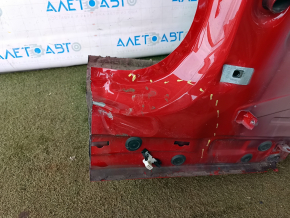 The front right quarter of a BMW 3 G20 19-26 is sawn off, red, the threshold is dented, dents