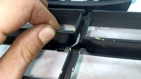 The lower grille of the front bumper, central BMW X2 F39 18-23, is cracked