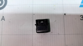 Microphone in the ceiling above the driver of the Lexus ES 19-25