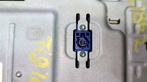 VW Tiguan 18-24 8" head unit, 8 buttons, no navigation, bumps, scratches, screen came off, sensor not working properly