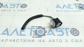 A chip for wiring the radiator deflector blinds of a Lexus ES 19-21 without a motor