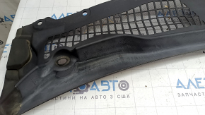 Windscreen wiper grille plastic Ford Mustang mk6 18-23 seals are torn, plastic has turned white