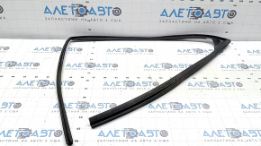 The front left glass seal of Lexus UX 19-26 is torn