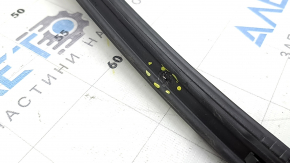 The front left glass seal of Lexus UX 19-26 is torn