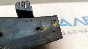 The outer wing light cover, right, VW Jetta 19-26, the fasteners are broken
