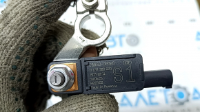 Lexus ES300h negative battery terminal 19-26