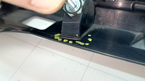 The trunk lid molding of the Lexus ES 19-26 is pressed, cracked, and the fasteners are broken