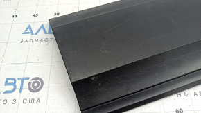 Lower front left door trim VW Atlas 18-26 structure, worn