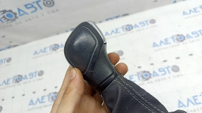 Gear knob VW Atlas 21-23 black, leather, worn