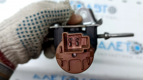 The motor for adjusting the tilt of the driver's seat cushion of the BMW 5 F10 14-16 has a stripped thread