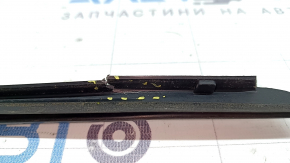 The left windshield molding of the Audi Q7 16-26 is broken and scratched