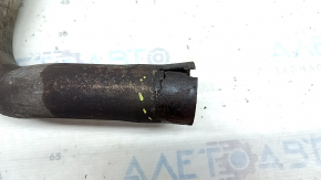 The left muffler tip of the Audi Q7 16-24 is rusty, the edge is missing a fragment