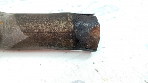 The left muffler tip of the Audi Q7 16-24 is rusty, the edge is missing a fragment